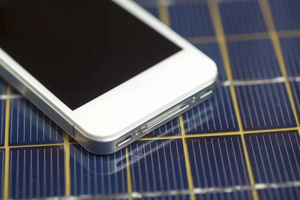 Concepto Energía Verde Carga Del Teléfono Móvil Con Energía Solar — Foto de Stock