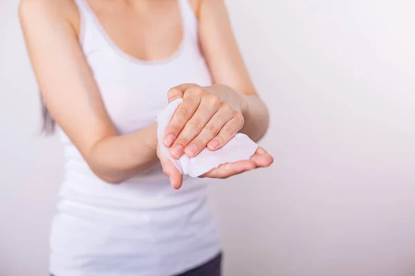 Toallitas húmedas para limpiar las manos — Foto de Stock