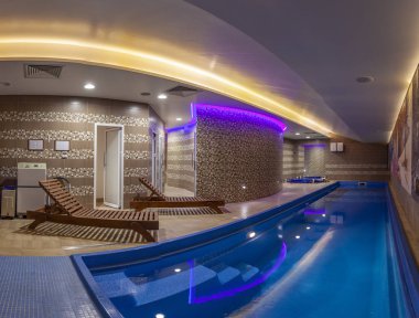 Modern Luxuty Spa Merkezinde Kapalı Havuz ve Küvet
