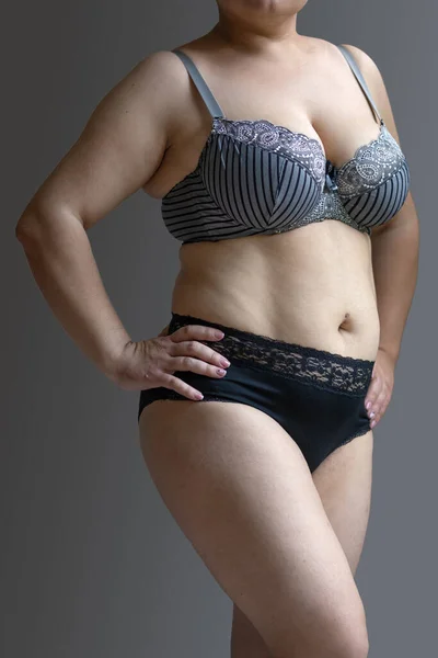 Kvinna Real Body Storlek Modell Underkläder Posign Ofullkomlig Nonideal — Stockfoto