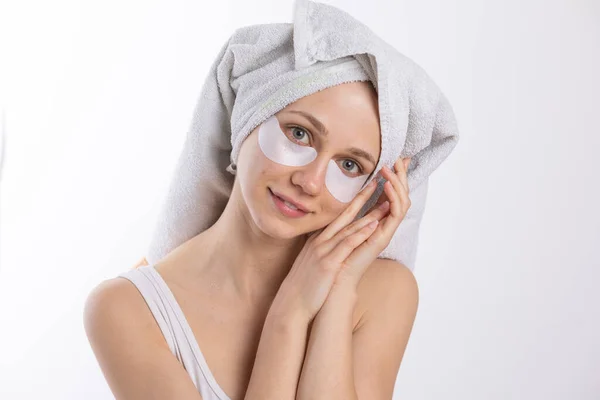 Eye Patches Brighter Younger Looking Eyes Aging Treatment Girl Towel — Stock Photo, Image
