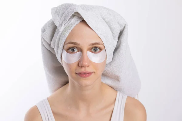 Eye Patches Brighter Younger Looking Eyes Aging Treatment Girl Towel — Stock Photo, Image