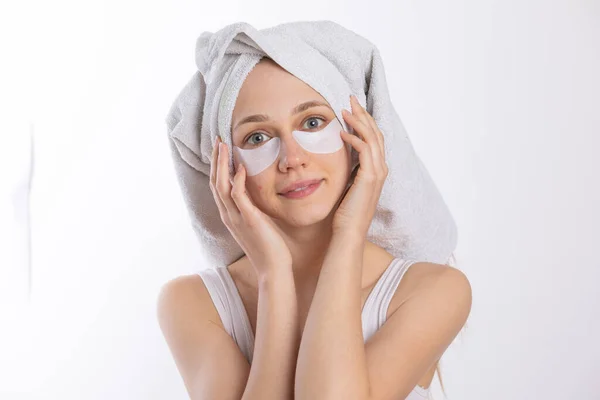 Eye Patches Brighter Younger Looking Eyes Aging Treatment Girl Towel — Stock Photo, Image