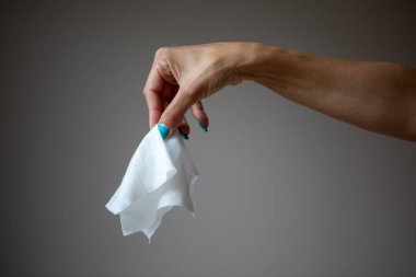 Islak mendiller çöpe atılmalı, testereye değil.