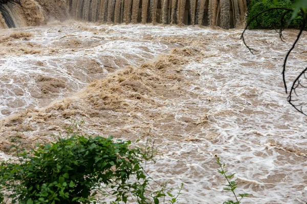 嵐の後の洪水 土壌が来るときれいな水 気候変動のイラスト — ストック写真