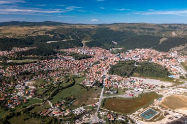 Kuzey Karadağ 'ın Cehotina nehri üzerindeki Pljevlja Panoraması