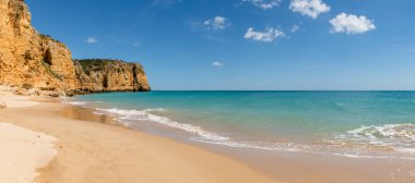 Ponta da Piedade Algarve bölgesi Portekiz Lagos yakınındaki güzel kumlu plaj.