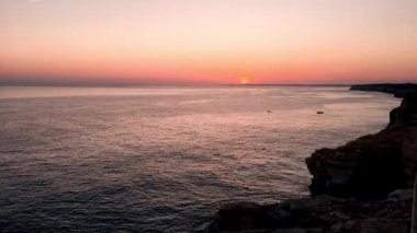 Ahşap geçit günbatımı görünümünden Carrapateira, ilçe Aljezur, Algarve Portekiz