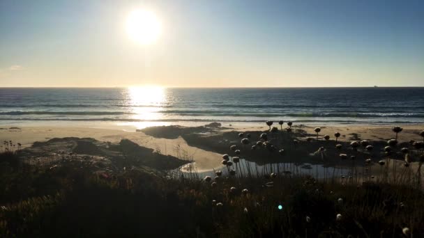 在日落时葡萄牙波尔图位于海滩的风景 — 图库视频影像