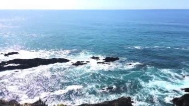 Odemira, Portekiz - Eylül 2017 yaklaşık: Plaj kayalar Praia do Cavaleiro veya Knights Beach Alentejo, Portekiz ile