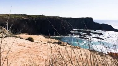 Atlantik Okyanusu kıyısında cliff, Sardao cape (Cabo Sardao) Alentejo Portekiz.