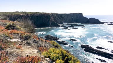 Atlantik Okyanusu kıyısında cliff, Sardao cape (Cabo Sardao) Alentejo Portekiz.