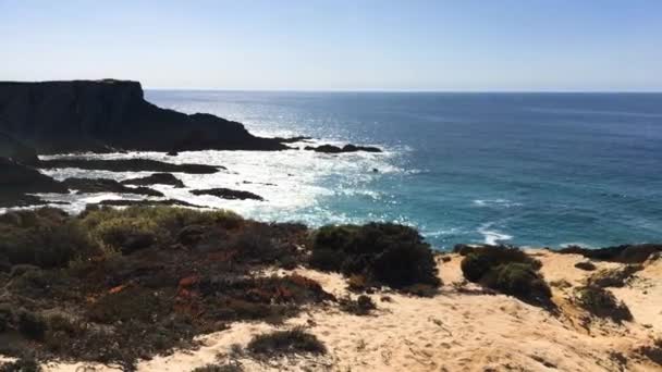 Атлантический Океан Скалы Мысе Сардао Кабо Сардао Алентежу Португалия — стоковое видео