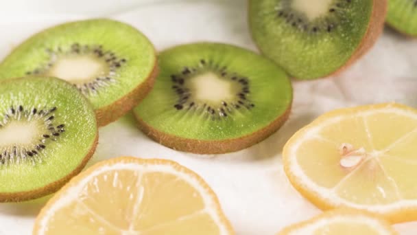 Grön Grönsak Smoothie Ingredienser Kiwi Citron Och Örter — Stockvideo