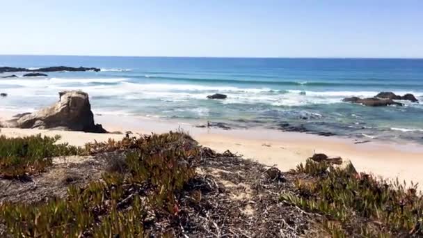 Almograve Portugal Circa Septiembre 2017 Playa Con Rocas Almograve Alentejo — Vídeos de Stock