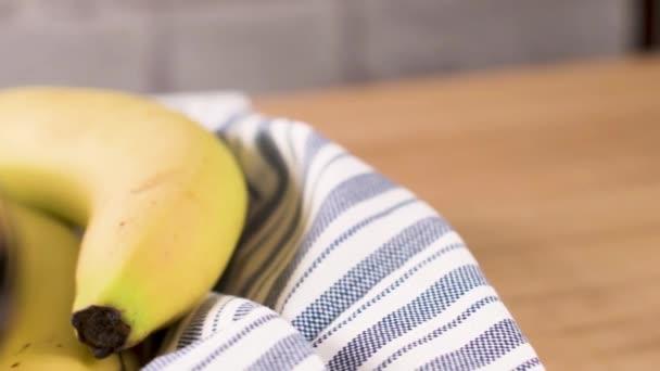 Bol Petit Déjeuner Sain Smoothie Aux Myrtilles Avec Banane Noix — Video