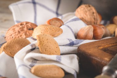 Ceviz, fındık, fıstık ve ceviz ahşap tablo.