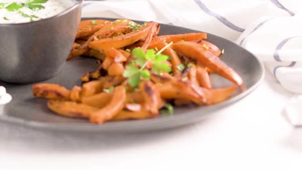 Patatas Fritas Crujientes Plato Cerámica — Vídeo de stock