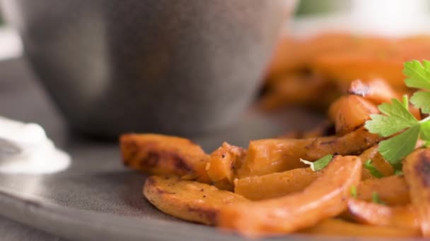 Patatas Fritas Crujientes Plato Cerámica — Vídeo de stock