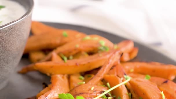 Frites Patates Douces Croustillantes Dans Plat Céramique — Video