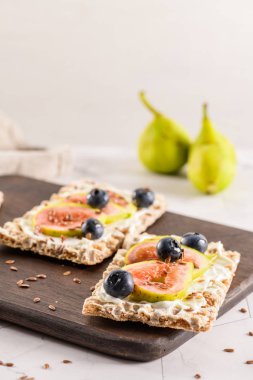 Tahıllı crispread meze