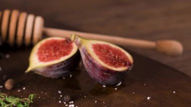 Yumurta beyaz kapak ile Coockies. Seramik bardak çay ile servis cavacas olarak bilinen Portekizli tatlılar.