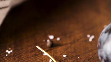 Yumurta beyaz kapak ile Coockies. Seramik bardak çay ile servis cavacas olarak bilinen Portekizli tatlılar.