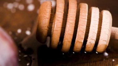 Yumurta beyaz kapak ile Coockies. Seramik bardak çay ile servis cavacas olarak bilinen Portekizli tatlılar.