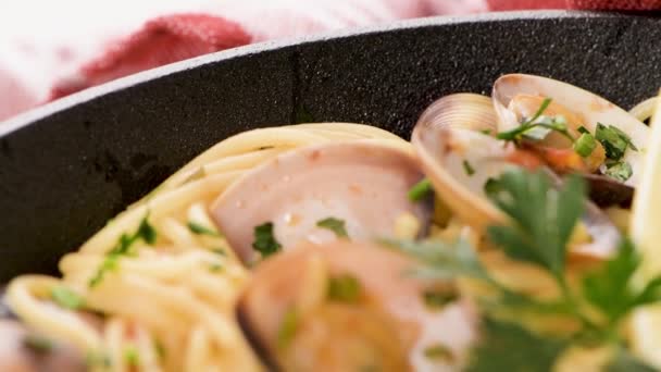 Hagyományos Olasz Tengeri Tészta Kagyló Spaghetti Alle Vongole — Stock videók