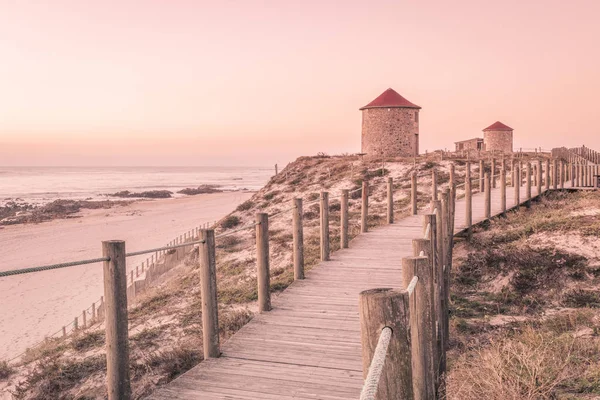 Velhos Moinhos Vento Tradicionais Colinas Areia Apúlia Portugal — Fotografia de Stock