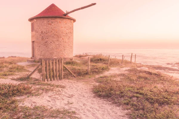 Staré Tradiční Větrný Mlýn Písku Kopcích Apulie Portugalska — Stock fotografie