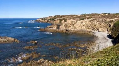Kayalıklarla plaj Vila Nova de Milfontes Alentejo Portekiz