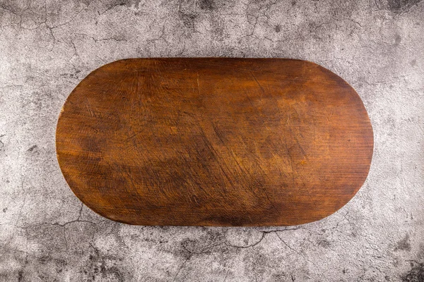 Ovales Holzschneidebrett Auf Dunklem Betongrund Ansicht Von Oben Mit Kopierraum — Stockfoto