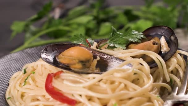 Homemade Pasta Spaghetti Mussels Peppers Parsley Rustic Background Sea Food — Stock Video