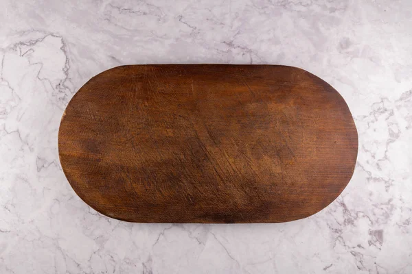 Oval Shaped Wood Cutting Board Dark Concrete Background Top View — Stock Photo, Image