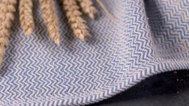 Mutfak Tezgah üstü taze ekmek. Ev yapımı ekmek.