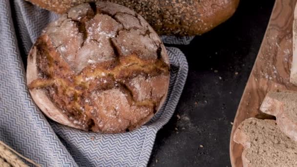 Pão Fresco Balcão Cozinha Pão Caseiro — Vídeo de Stock