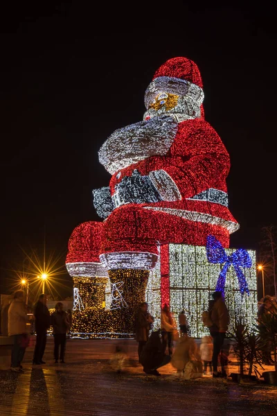 葡萄牙阿奎达 2018年12月 世界上最大的圣诞老人 高21米 被淘汰250米 000个圣诞灯 — 图库照片