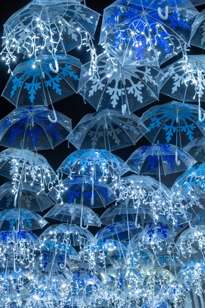 Velkou Výhodou Bílé Deštníky Svítící Světla Vánoční Zdobení Ulic Portugalsko — Stock fotografie