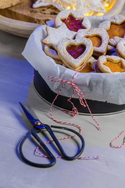 Zelfgebakken Christmas Cookies Met Fruit Jam Vulling Slagroom Suiker — Stockfoto