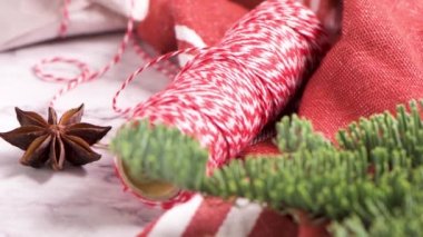 Homebaked Noel çerezleri ile meyve reçel dolum ve krema şeker.