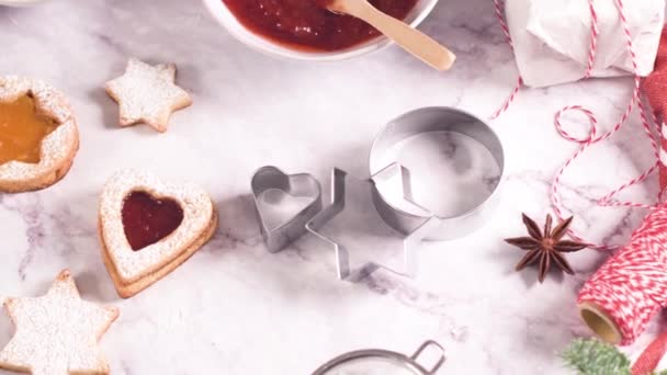 自制的圣诞饼干 配水果果酱和冰糖 — 图库视频影像