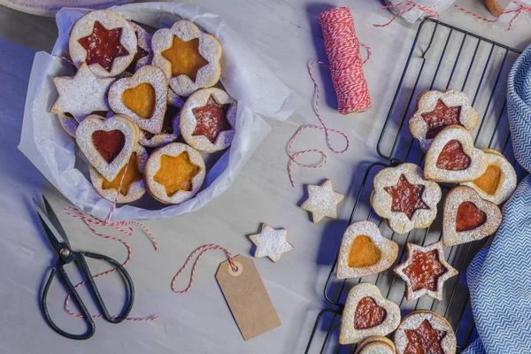 Zelfgebakken Christmas Cookies Met Fruit Jam Vulling Slagroom Suiker — Stockfoto