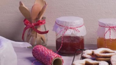 Homebaked Chomebaked Noel çerezleri ile meyve reçel dolum ve meyve reçel dolum Sugar.hristmas kurabiye ile krema ve şeker buzlanma.