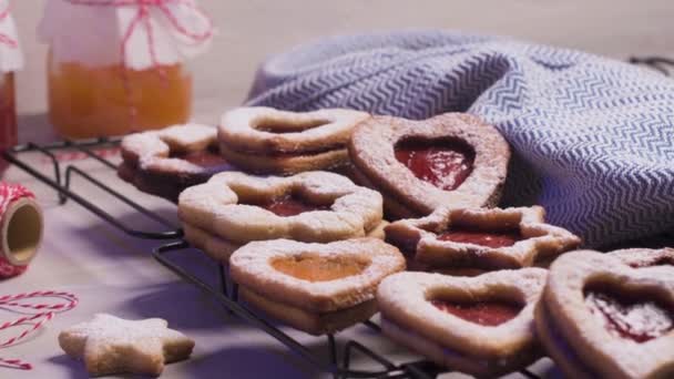 Homebaked Chomebaked クリスマス クッキーとフルーツ ジャム充填とフルーツ ジャム充填 Sugar Hristmas のクッキーとアイシングと砂糖のアイシング — ストック動画