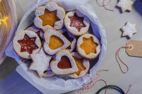 Zelfgebakken Christmas Cookies Met Fruit Jam Vulling Slagroom Suiker — Stockfoto