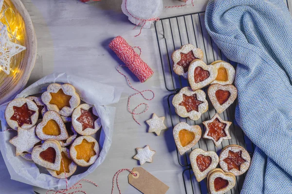 Zelfgebakken Christmas Cookies Met Fruit Jam Vulling Slagroom Suiker — Stockfoto