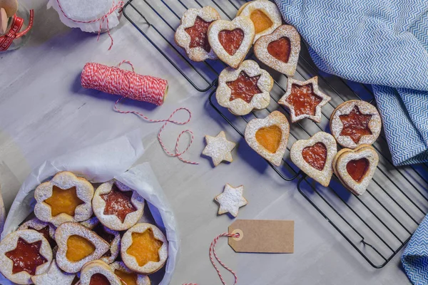 Zelfgebakken Christmas Cookies Met Fruit Jam Vulling Slagroom Suiker — Stockfoto