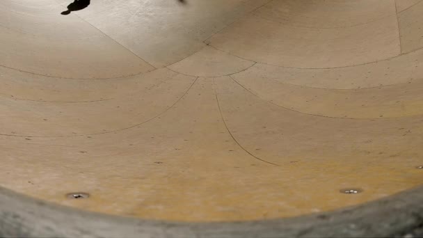 Ακραία Skateboarder Αργή Κίνηση Στο Skatepark — Αρχείο Βίντεο