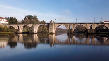 Ponte da Barca Roma Köprüsü. Ponte da Barca vinho verde sinirlari şarap bölgeye ait.